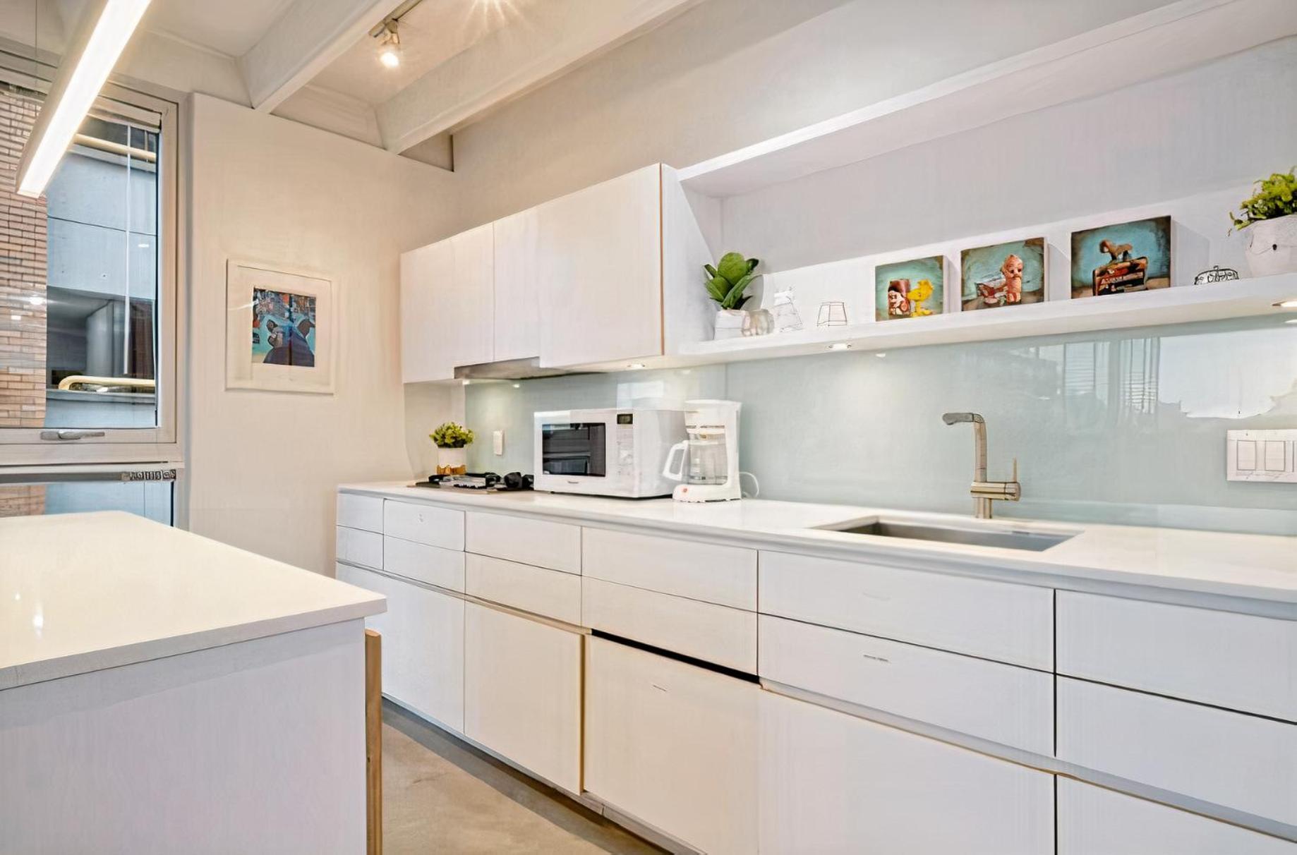 Modern, Bright & Central 1-Bed Downtown Apt Close To Rogers Arena Vancouver Luaran gambar
