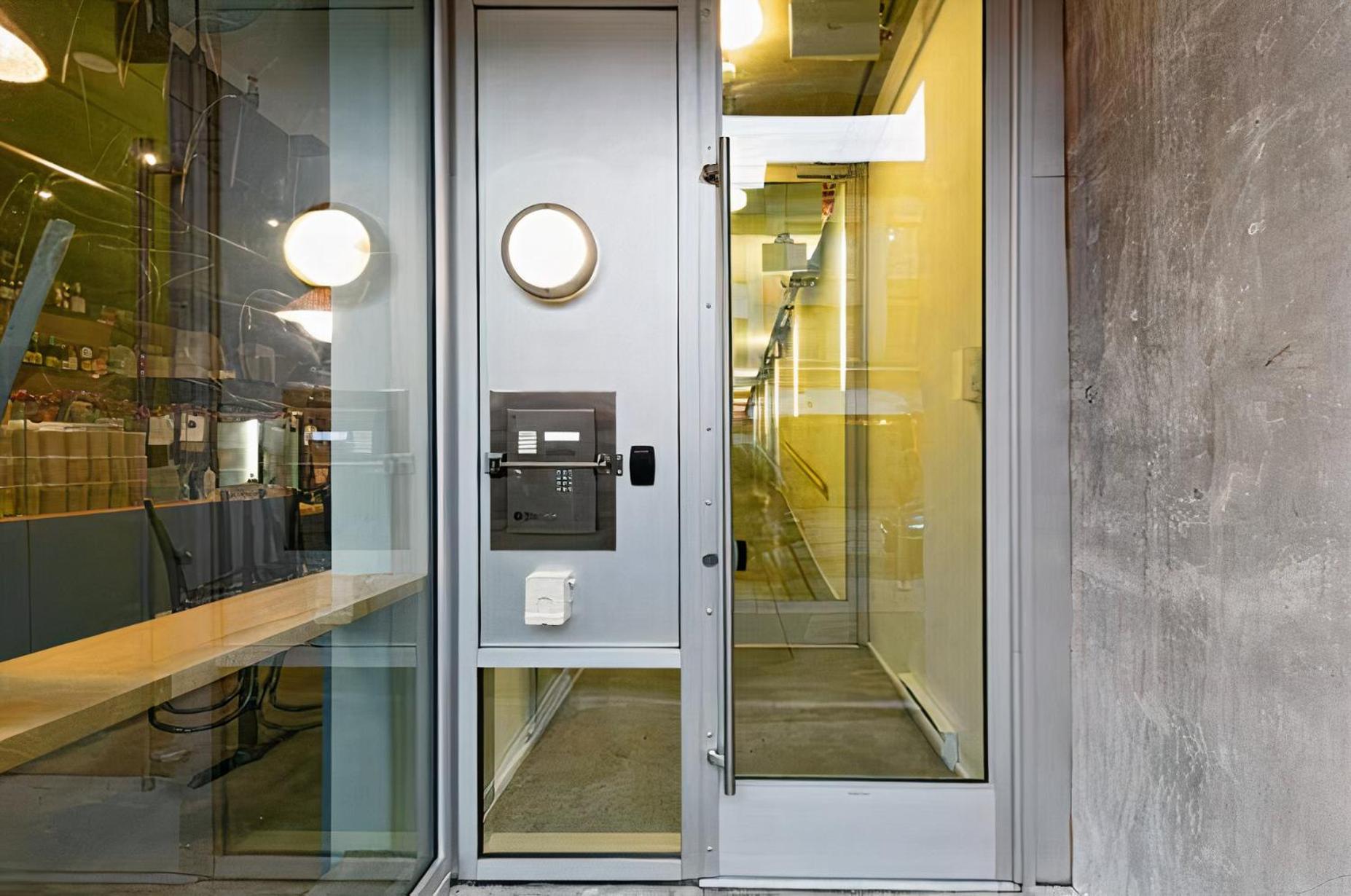 Modern, Bright & Central 1-Bed Downtown Apt Close To Rogers Arena Vancouver Luaran gambar